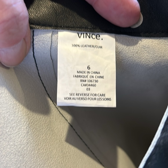 Vince 100% leather skirt with back zip and zipper pockets - Picture 4 of 4